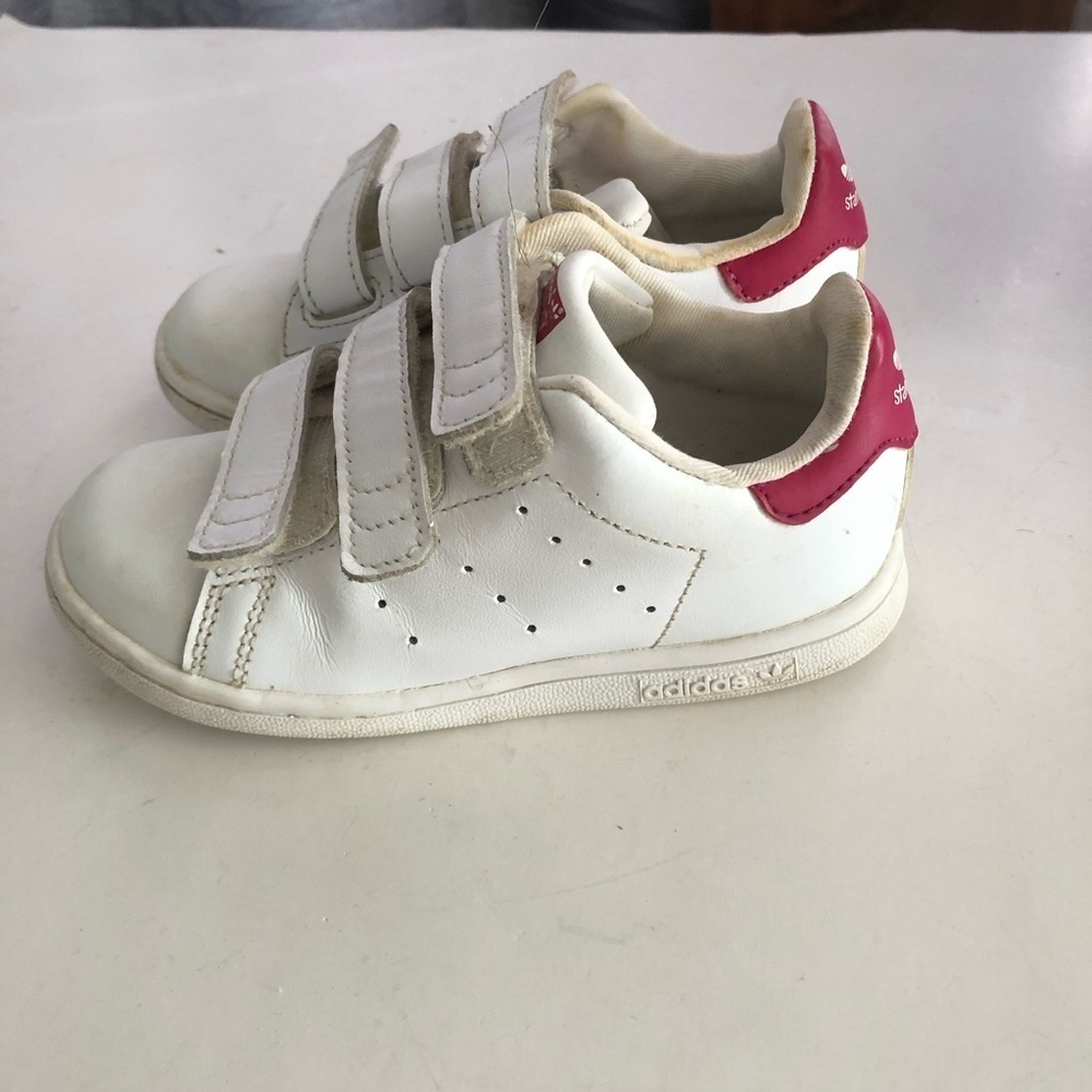 Adidas Stan Smith Kids White and Pink Sneakers - some wear bUt they are white